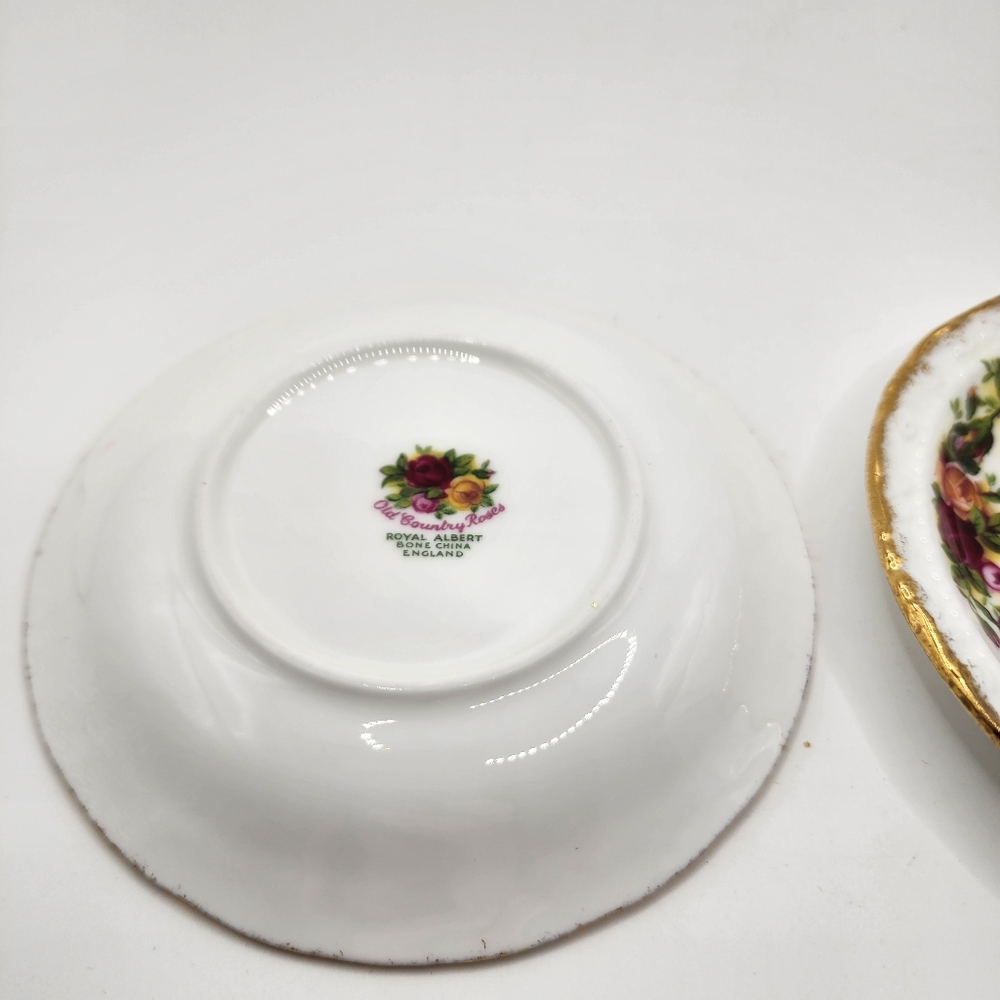 Set of 2 Vintage Royal Albert "Old Country Roses" Pin Dishes - Picture 2 of 3